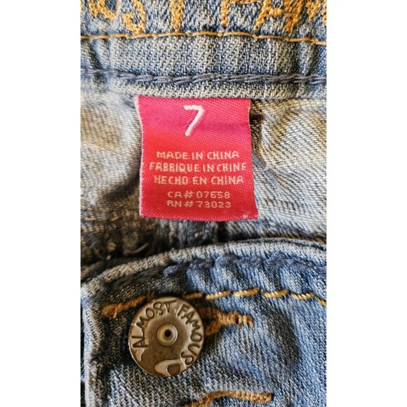 Women's Almost Famous Distressed Denim Capri Jeans Size 7 30x21 Embroidered - Picture 13 of 15